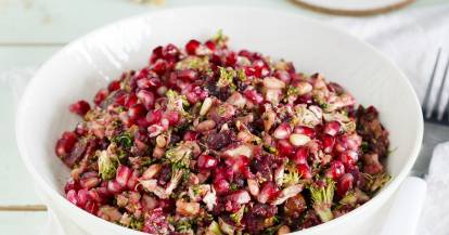 Rote-Bete-Brokkoli-Salat mit Granatapfelkernen