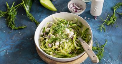 Schneller Gurkensalat mit Dill