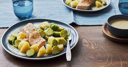 Lachs mit Rosenkohl und Senfsauce