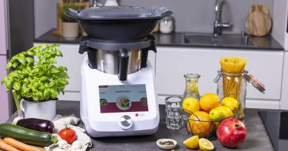 Monsieur Cuisine Smart mit Dampfgaraufsatz in Küche