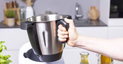 Der Topf des Monsieur Cuisine smart hat einen Griff