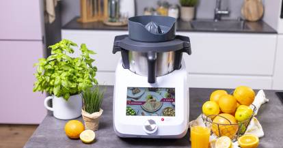 Der WunderJuicer® ist auf dem Mixbehälter des Monsieur Cuisine Smart.