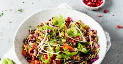 Rosenkohlsalat mit Granatapfelkernen