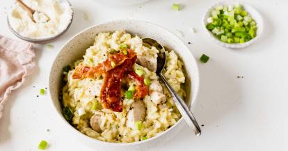 Frühlingsrisotto mit Hähnchen und Bacon