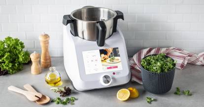 Monsieur Cuisine auf einer Arbeitsfläche
