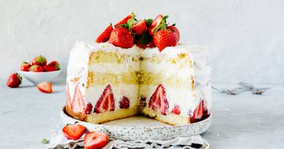 Käse-Sahne-Torte mit Erdbeeren