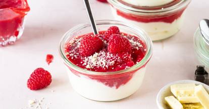 Käsekuchencreme mit Himbeersoße