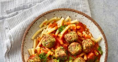 Paprika-Pasta mit Gemüsebällchen