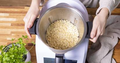 Fertige Spätzle im Mixtopf