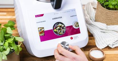 Am Monsieur Cuisine wird das Programm Anbraten eingestellt.