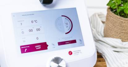 Das Display des Monsieur Cuisine zeigt den Linkslauf an.