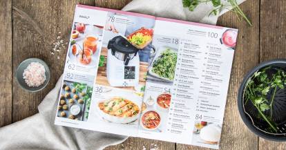Vorschau der neuen Ausgabe von monsieur cuisine, zu sehen ist eine aufgeschlagene Doppelseite mit allen Themen der Ausgabe