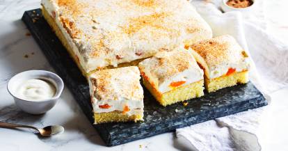 Dantakuchen mit Schmand angeschnitten