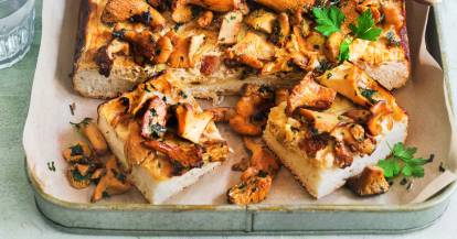 Zwiebel-Focaccia mit Pfifferlingen