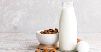 Nuss- oder Mandelmilch