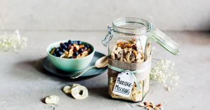 Porridge-Mischung mit Apfel und Zimt