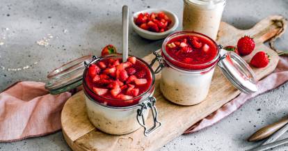 Vanille-Oats mit Erdbeersoße