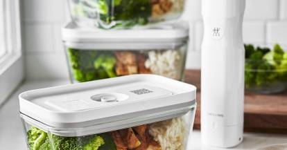 Brokkoli, Fleisch und Reis in einer Aufbewahrungsbox.