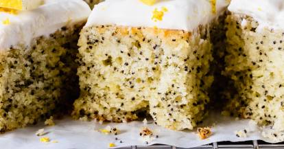 Zitronen-Mohn-Kuchen mit Quarkcreme