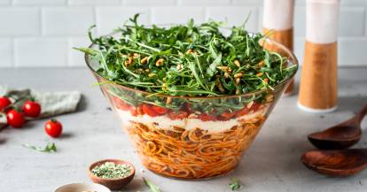 Italienischer Spaghetti-Schichtsalat