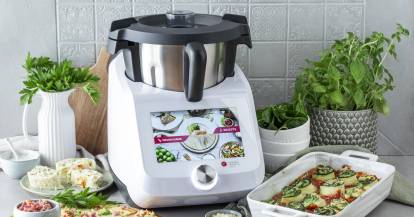Der Monsieur Cuisine umgeben von leckeren Gerichten