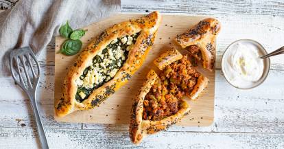Pide mit Hackfleisch- und Spinat-Feta-Füllung