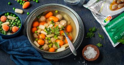 3-Zutaten-One-Pot mit Fleischklößchen