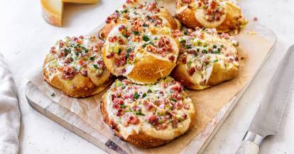 Flammkuchen-Laugenbrötchen