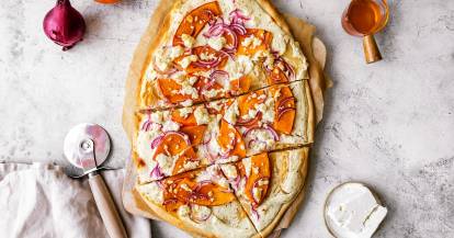 Flammkuchen mit Kürbis und Feta