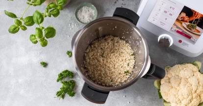 Blumenkohl-Reis im Mixbehälter des Monsieur Cuisine