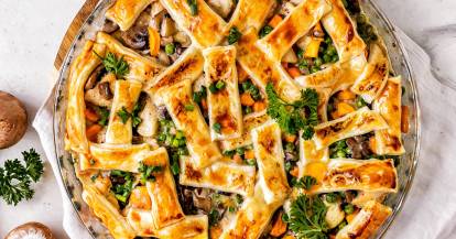 Einfacher HÀhnchen-Auflauf mit BlÀtterteig-Knusper-Topping