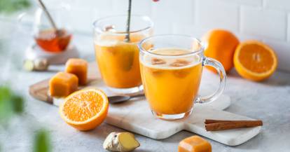 Gläser, Hand, Orangen