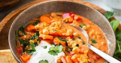 High Protein Linsencurry mit Kichererbsen und Spinat