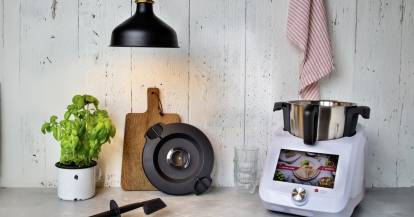 Der Monsieur Cuisine auf einer hellen Arbeitsplatte