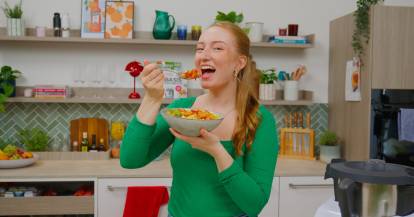 Isy ist Spaghetti mit Tomatensoße