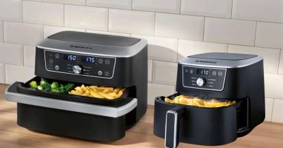 Zwei airfryer auf einer Arbeitsplatte