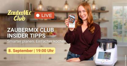 Frau mit Smartphone neben Monsieur Cuisine, ZauberMix Club live