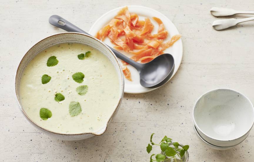 Kohlrabicremesuppe mit Räucherlachs