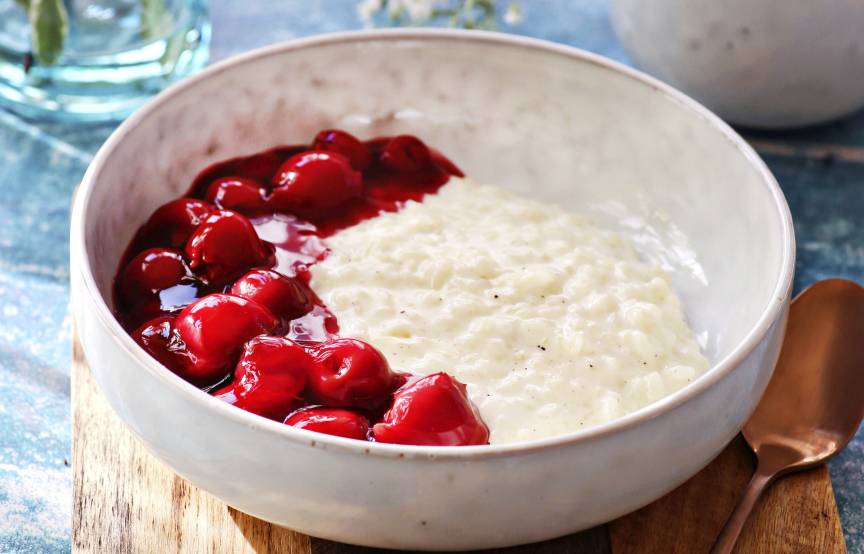 Milchreis mit heißen Kirschen
