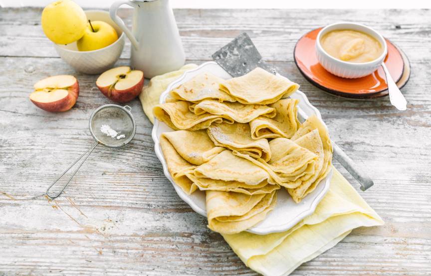 Pfannkuchen mit Apfelmus