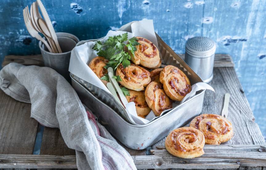 Pizzaschnecken mit Salami und Schinken