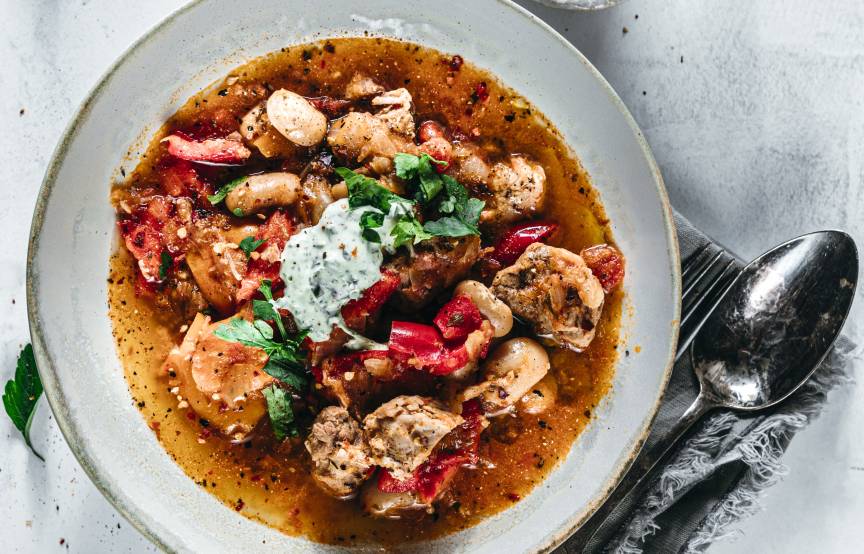 Schaschliktopf mit weißen Bohnen