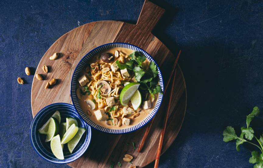One Pot Erdnuss-Ramen-Suppe