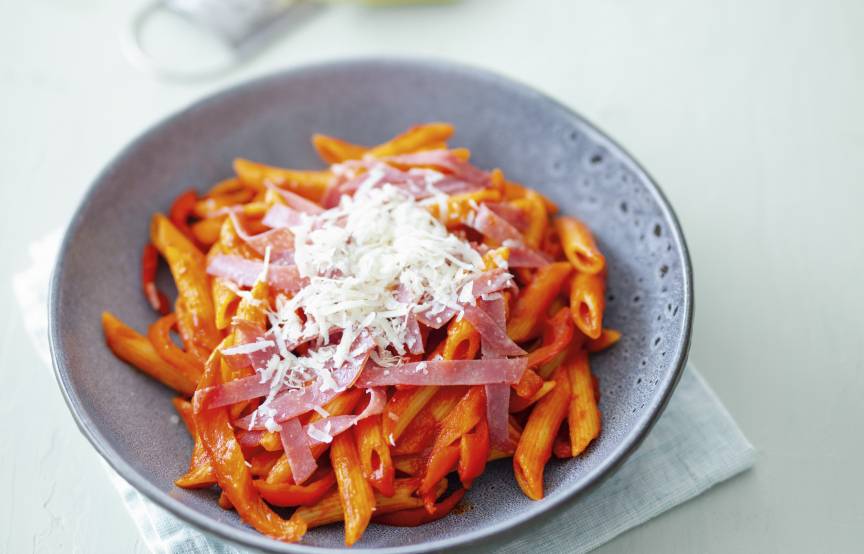 One-Pot-Penne mit Paprika-Salami-Soße
