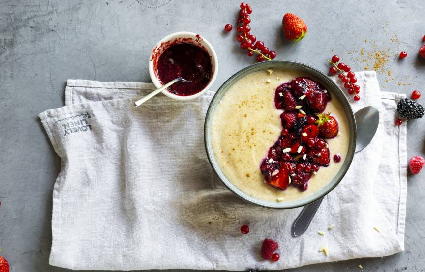 Dinkel-Grießbrei mit Beeren