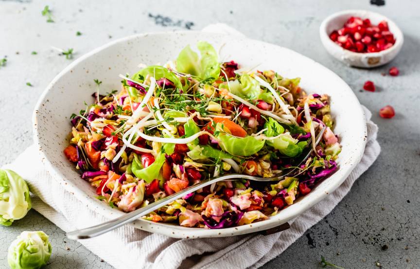 Rosenkohlsalat mit Granatapfelkernen