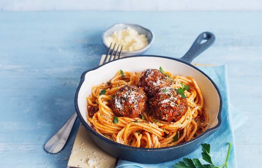 Pasta mit Bolognese-Bällchen