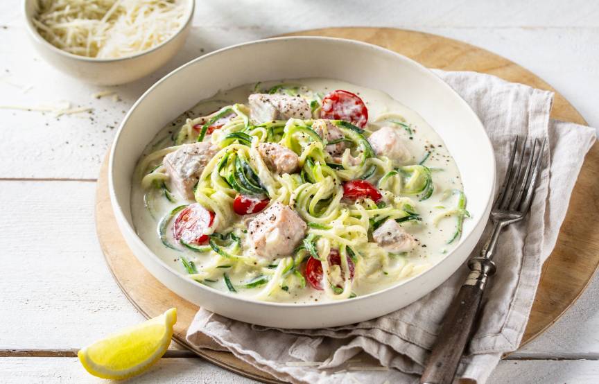 Zucchininudeln mit Lachs-Sahne-Soße
