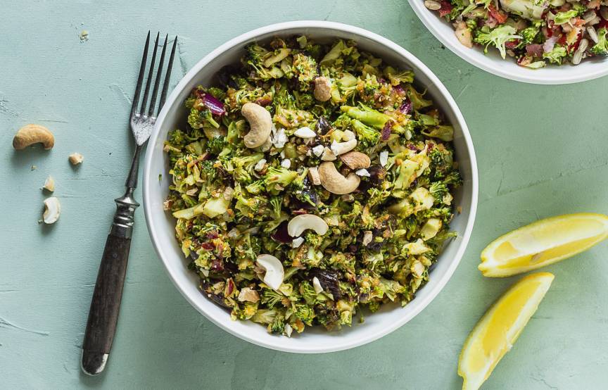 Brokkolisalat mit Äpfeln