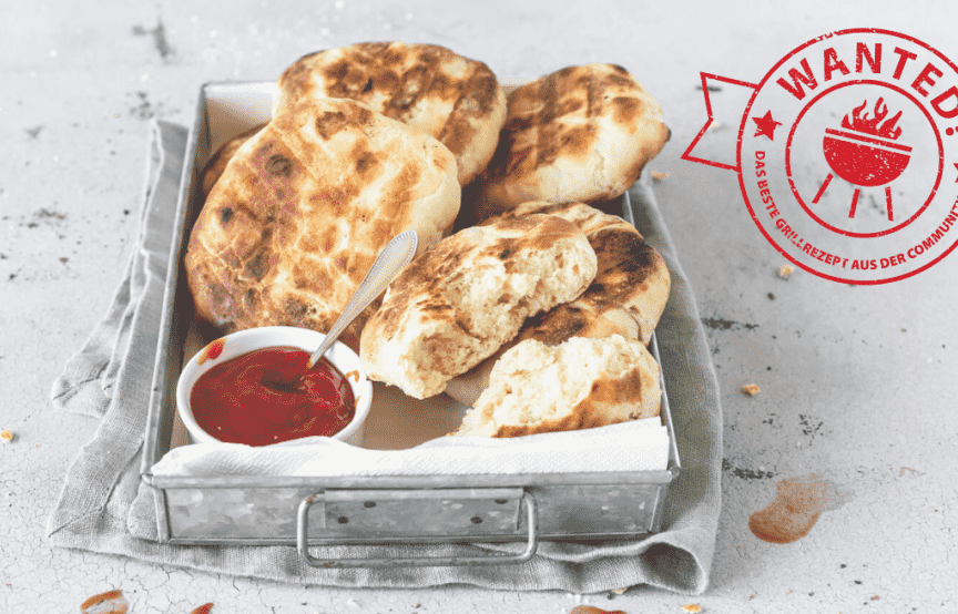 Grillbrote in einem Korb mit Dip